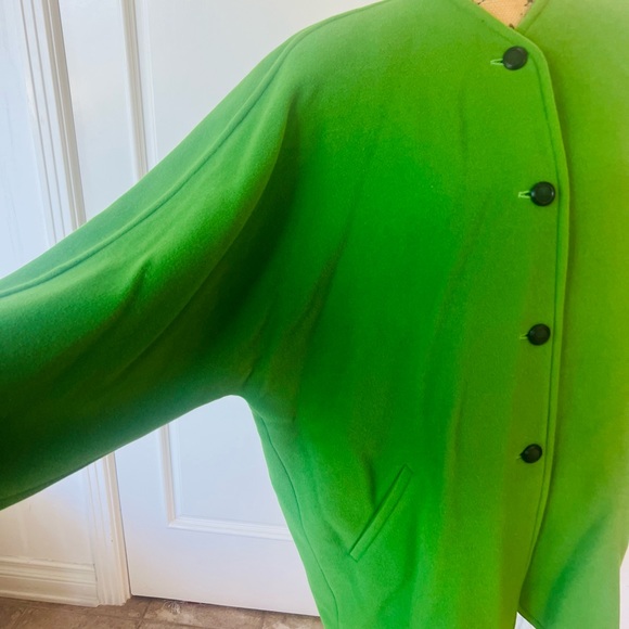 BEAUTIFUL MAX MARA LIGHT GREEN Wool Loose Jacket. Fully Lined. With 2 pockets - Picture 5 of 9